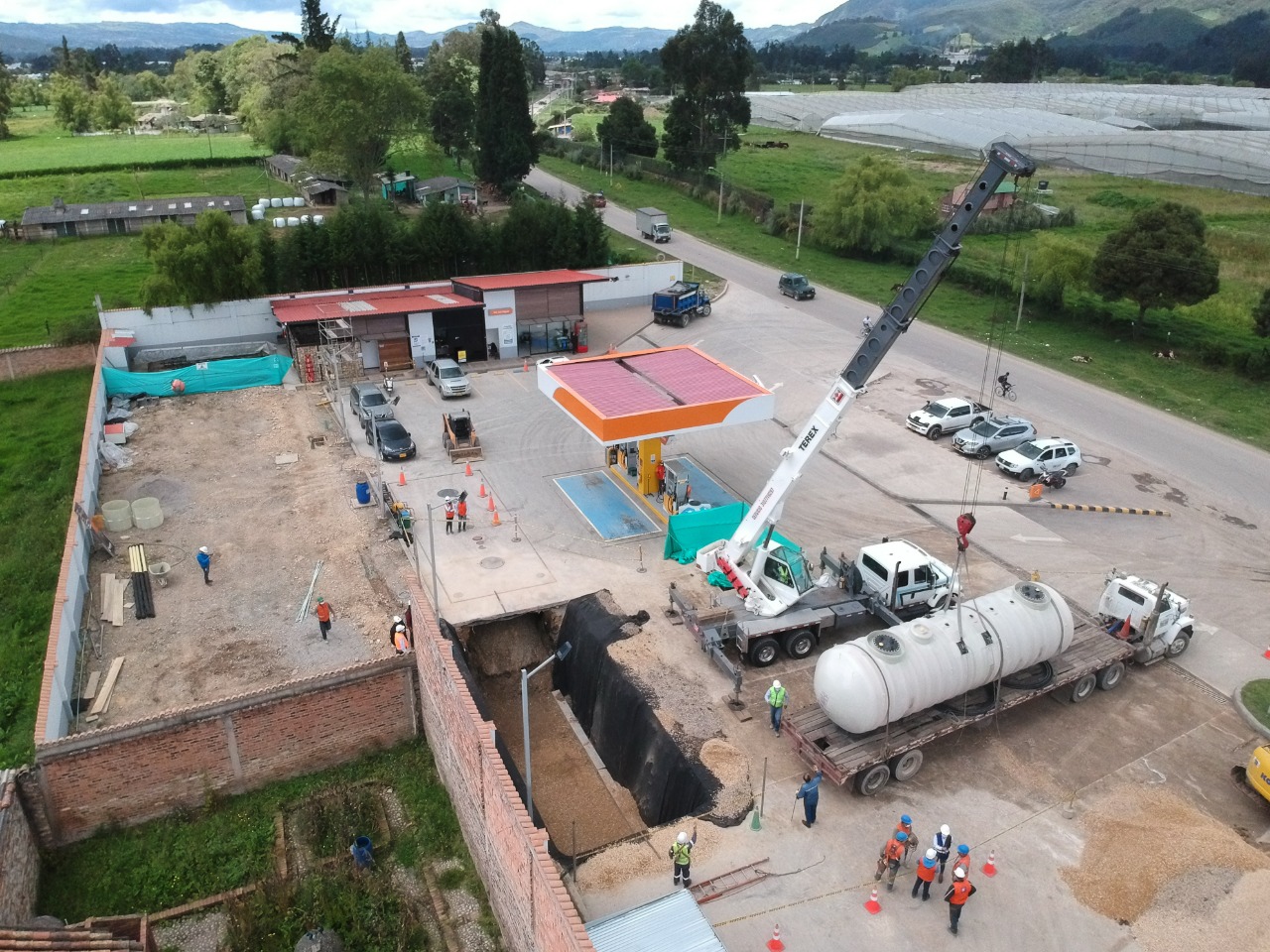 Estación Primax con tanque en montaje